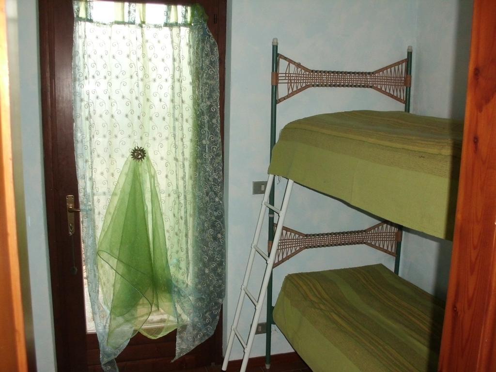 B&B Al Mutpron Casale Corte Cerro ภายนอก รูปภาพ