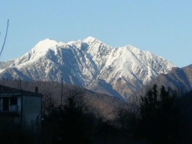 B&B Al Mutpron Casale Corte Cerro ภายนอก รูปภาพ