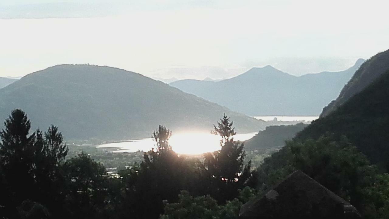 B&B Al Mutpron Casale Corte Cerro ภายนอก รูปภาพ